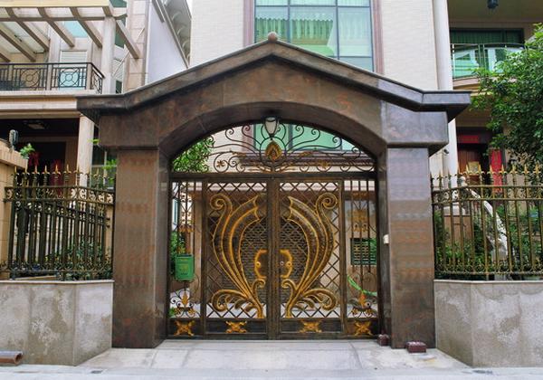 门口犯“墙角”冲射怎么办？